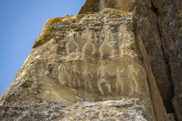 gobustan rock art dancing men