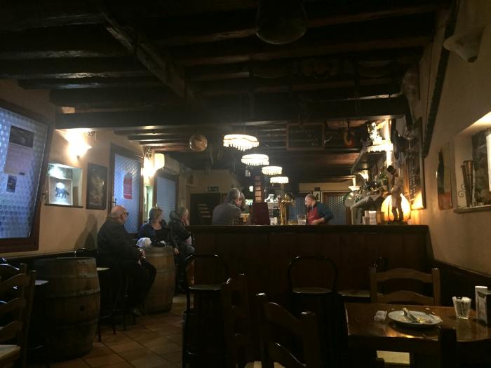 Drinking in local bars in Venice will lower your trip cost