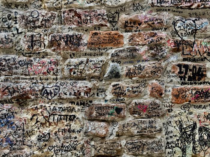 Inscriptions on the wall of Romeo's House