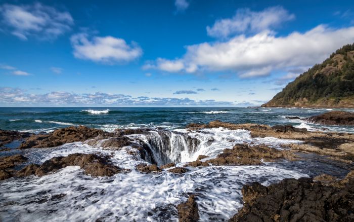 Thor's Well - a highlight of any Oregon Coast itinerary