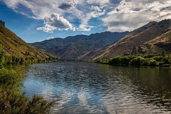 Snake River at the stateline of Idaho and Oregon