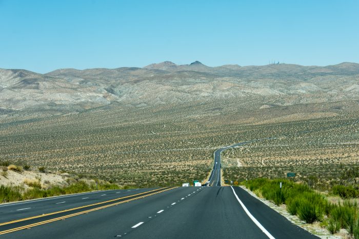 Driving the US-395 through the Mojave Desert from LA to Yosemite