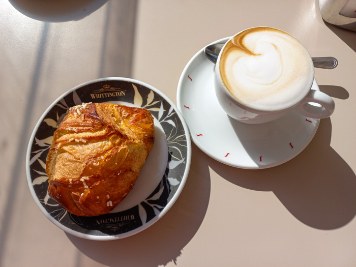 Coffee & Crossiant @ Caffe del Largo