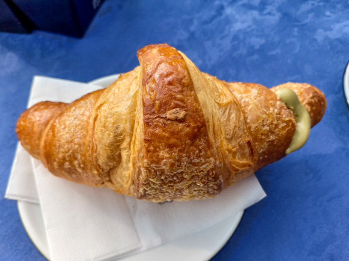 Italian Cornetto filled with Pistachio Cream