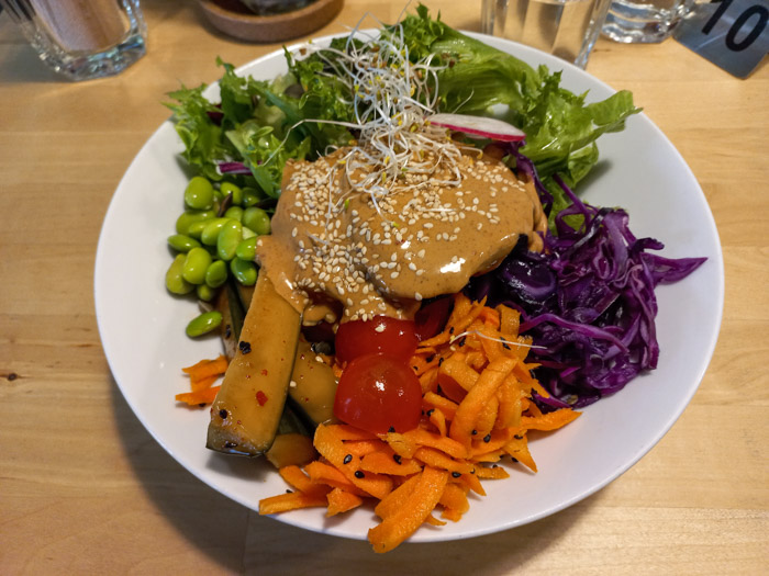 Vegan bowls @ Rohe Kohvik