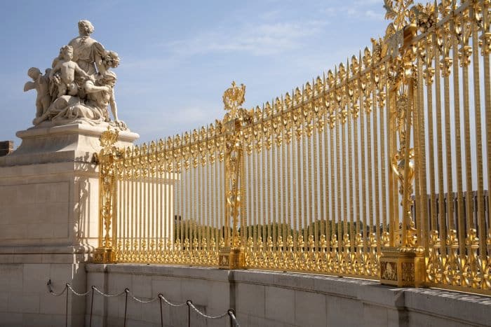 Gates around Versailles