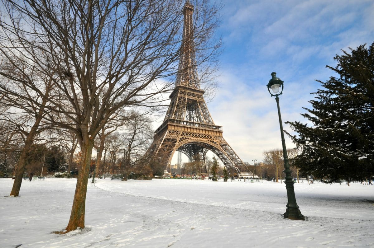 Snowfall in Paris